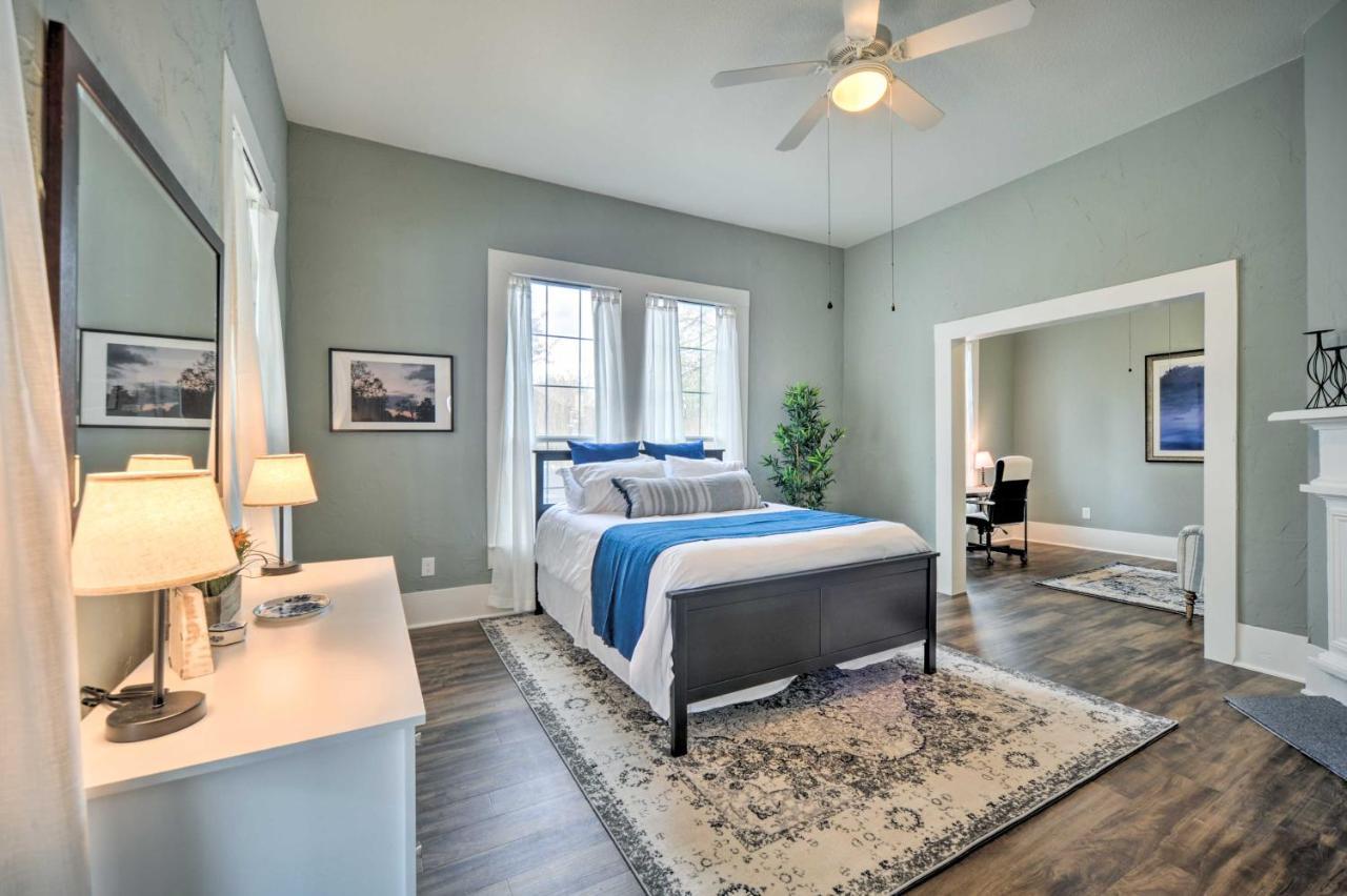 Spacious Abode, Walk To Texas Heroes Square! Gonzales Eksteriør bilde
