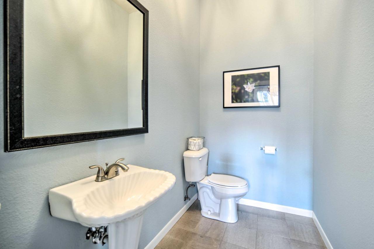 Spacious Abode, Walk To Texas Heroes Square! Gonzales Eksteriør bilde