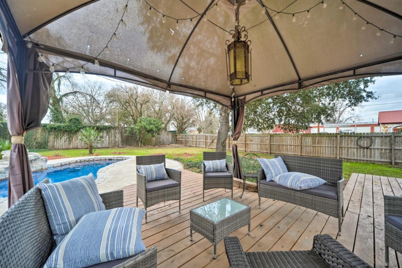 Spacious Abode, Walk To Texas Heroes Square! Gonzales Eksteriør bilde