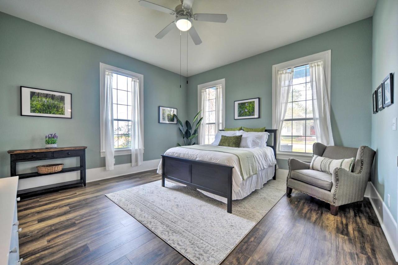 Spacious Abode, Walk To Texas Heroes Square! Gonzales Eksteriør bilde