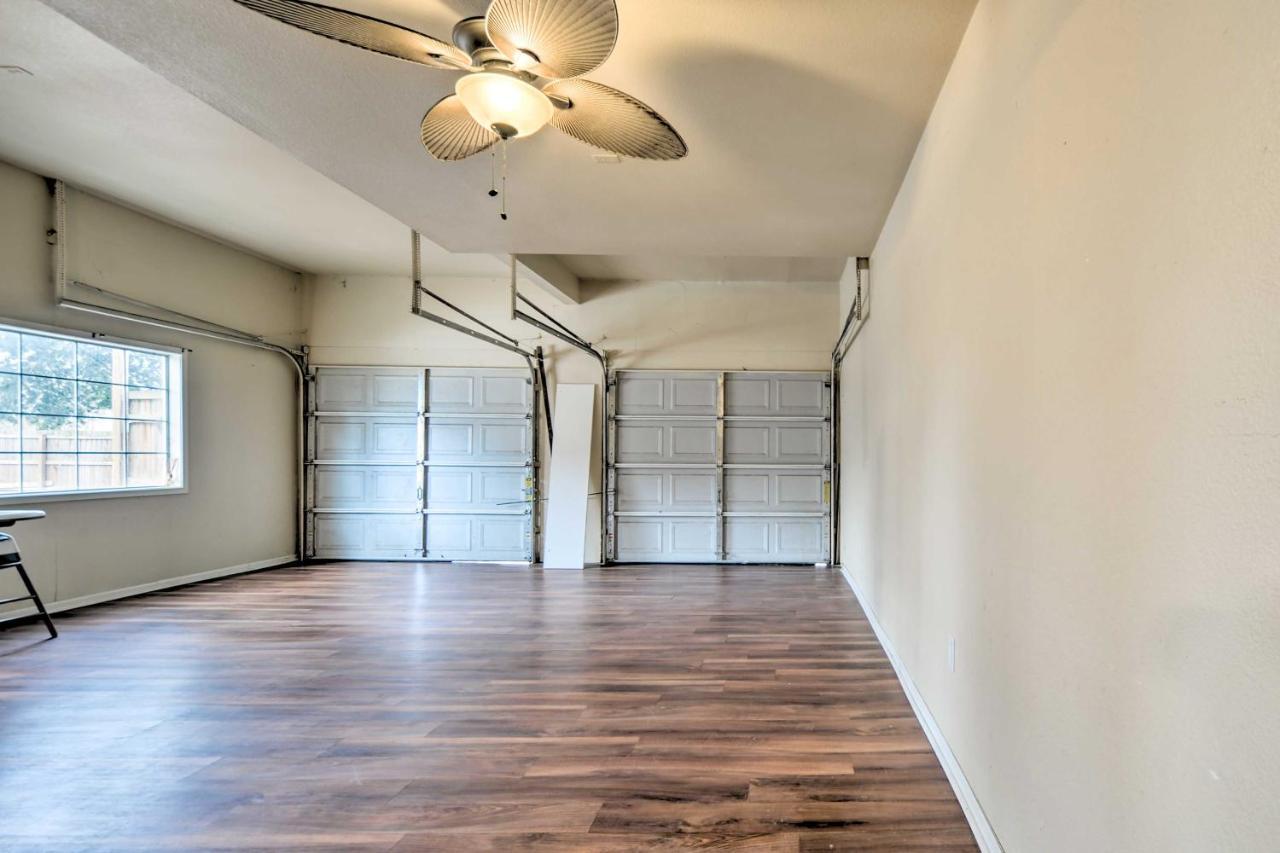 Spacious Abode, Walk To Texas Heroes Square! Gonzales Eksteriør bilde