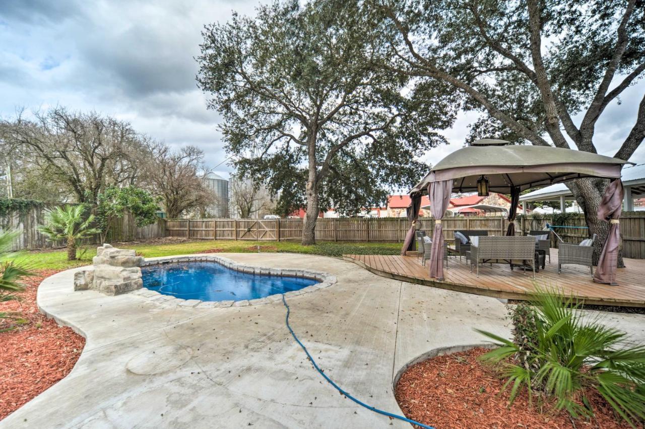 Spacious Abode, Walk To Texas Heroes Square! Gonzales Eksteriør bilde